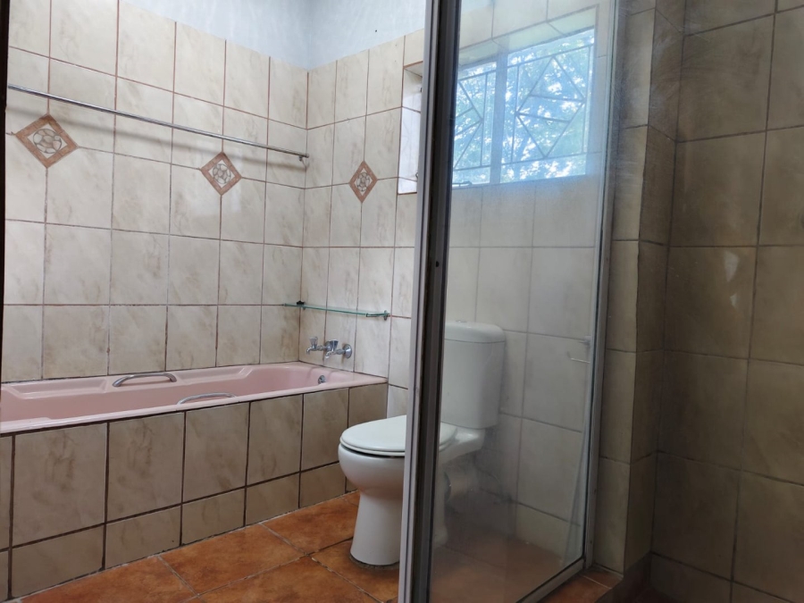 To Let 4 Bedroom Property for Rent in Hartbeesfontein North West